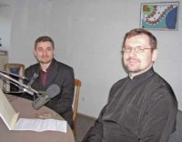 На фото в студії Радіо «Воскресіння»: Владика Святослав Шевчук та отець Ігор Яців