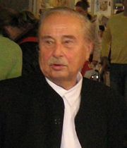 Милорад Павич (1929 — 2009) — югославский и сербский поэт, писатель, представитель постмодернизма и магического реализма.
