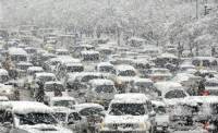 Снегопад осложнил ситуацию на дорогах Кирова и области.