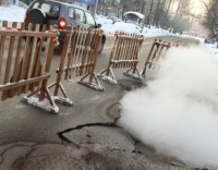 На улице Тимирязева провалился асфальт.