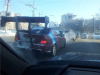 ировский водитель установил на авто скамейку вместо спойлера.