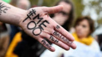 Акция Me Too запущена в соцсетях на фоне скандала вокруг сексуального домогательства в киноиндустрии.  Bertrand GUAY / AFP