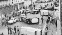 Полиция и протестующие на улице Сен-Жак в Латинском квартале Париже 6 мая 1968   Bettmann/Getty Images