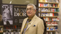 Автор книги «Муза Dior. История Аллы Ильчун» Берлин Иришев. Фото: Анна Новицкая