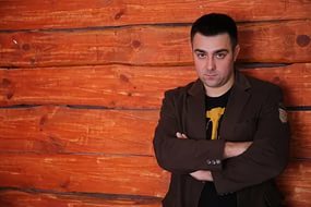 Запись эфира. Ток-шоу "Без обиняков" на радио Новая Жизнь. Две культуры — один писатель.